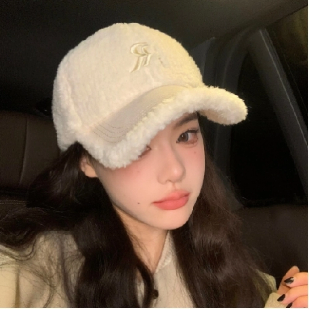 Winter baseball cap, women's Korean version embroidered letter duckbill cap, looks good on the face, small plush, warm and versatile hat, lamb wool
