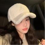 Winter baseball cap, women's Korean version embroidered letter duckbill cap, looks good on the face, small plush, warm and versatile hat, lamb wool